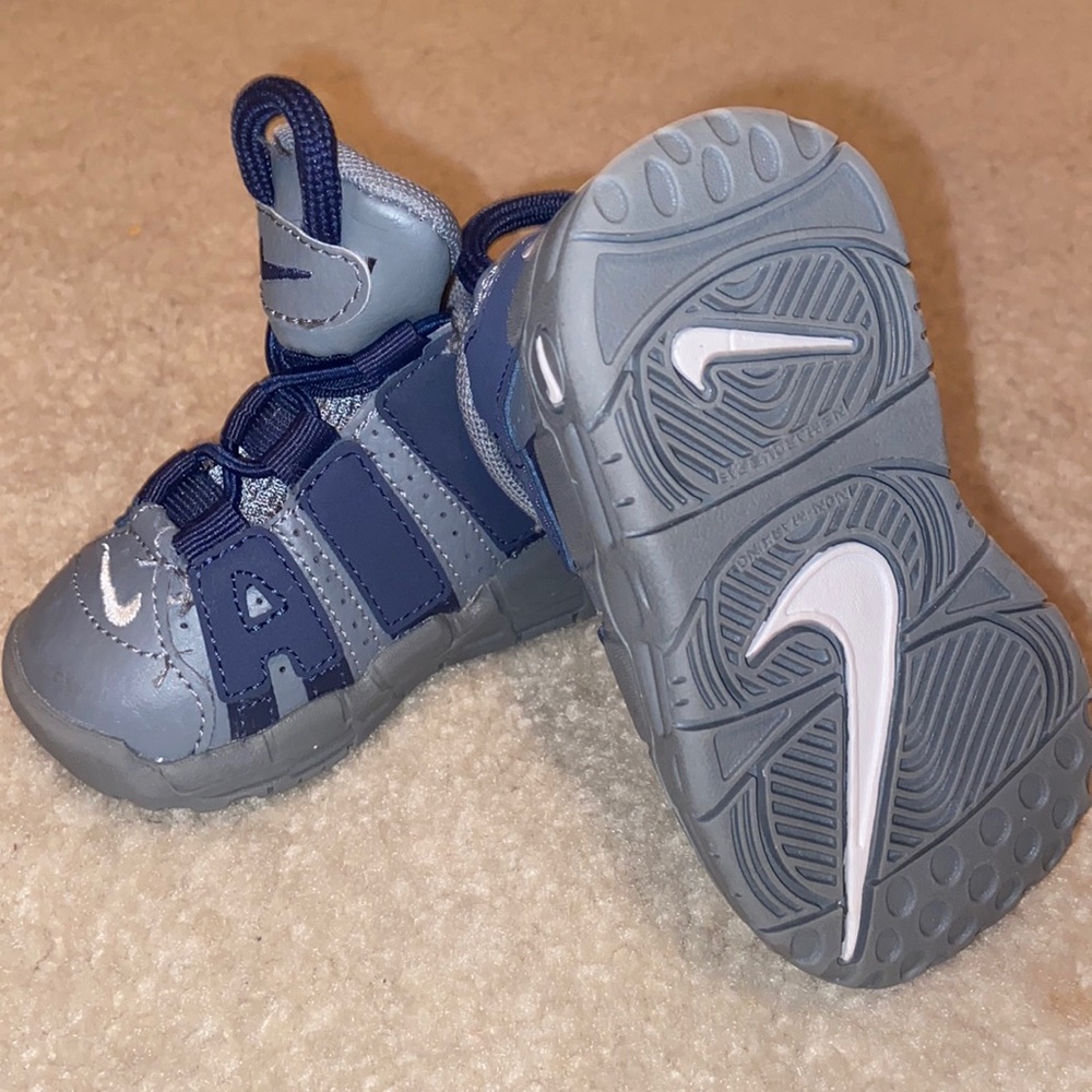 Navy Blue Nike Uptempos 4c